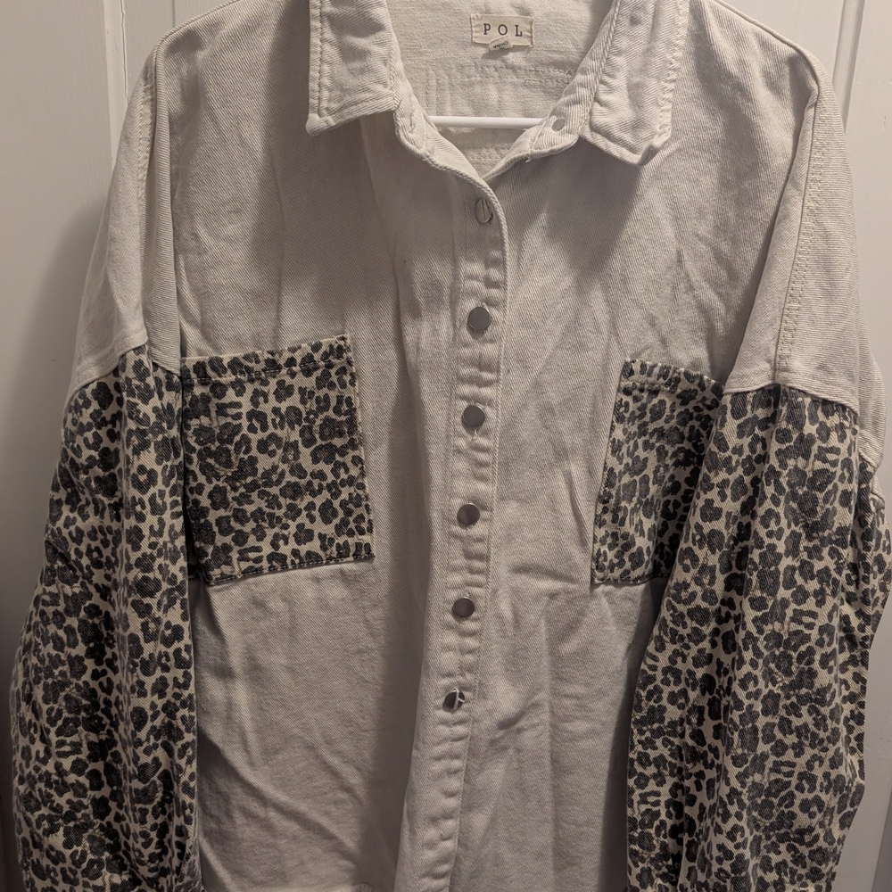 POL Button-Up Shirt Jacket with Leopard Print Accents - White & Gray